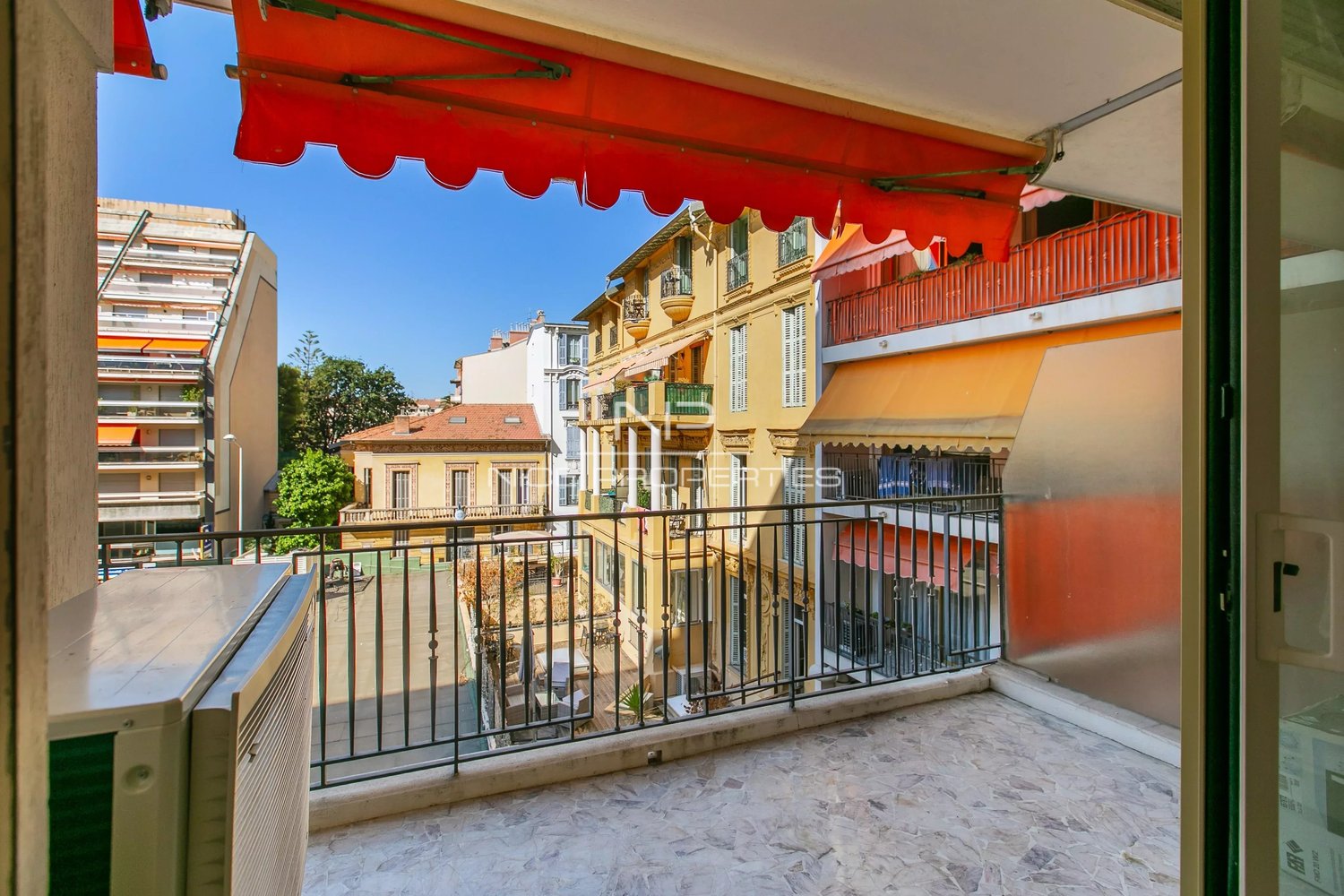 Property photo in Carre d'Or
