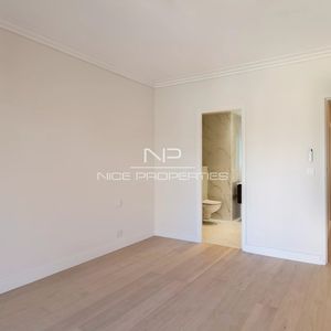 Property in Carre d'Or
