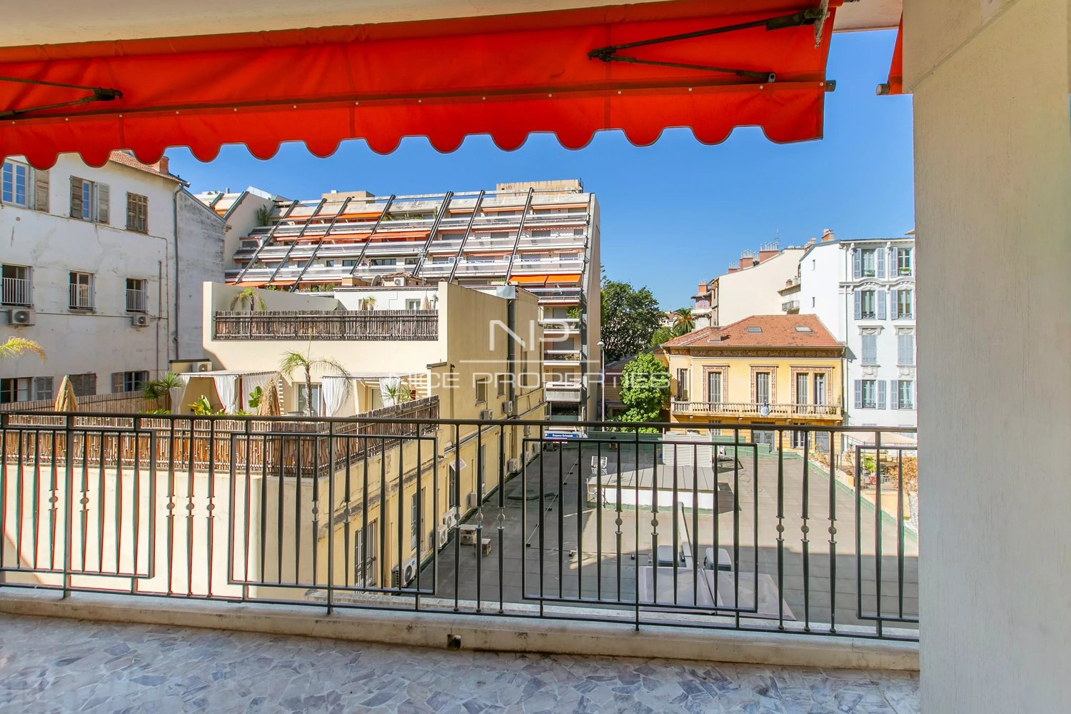 Property photo in Carre d'Or