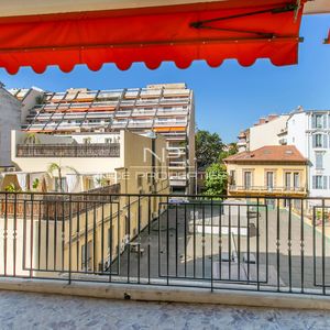 Property in Carre d'Or
