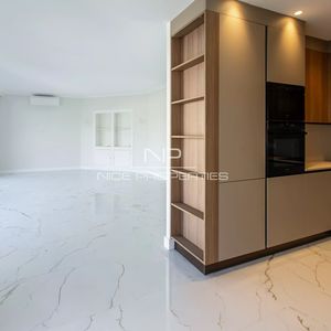 Property in Carre d'Or