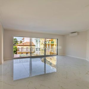 Property in Carre d'Or