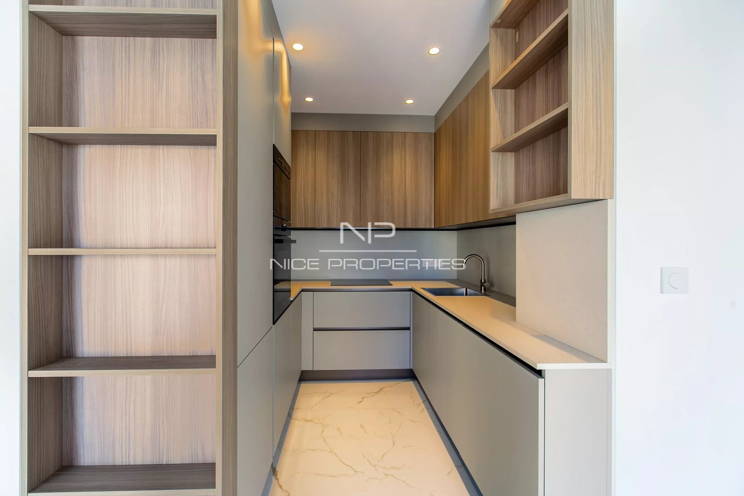 Property photo in Carre d'Or