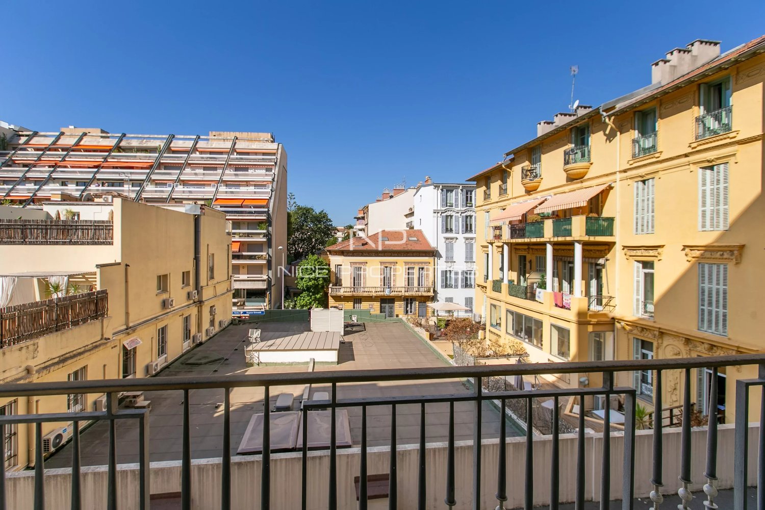 Property photo in Carre d'Or