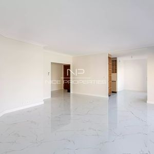 Property in Carre d'Or