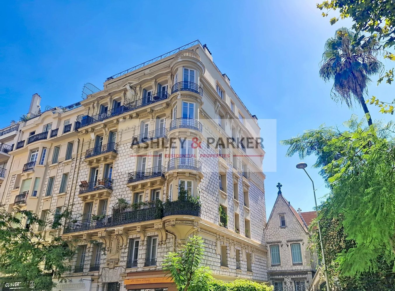 Property photo in Carre d'Or
