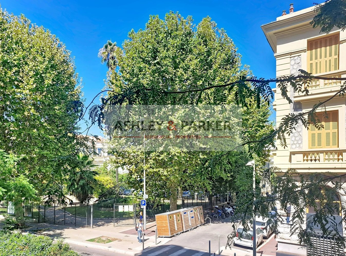 Property photo in Carre d'Or