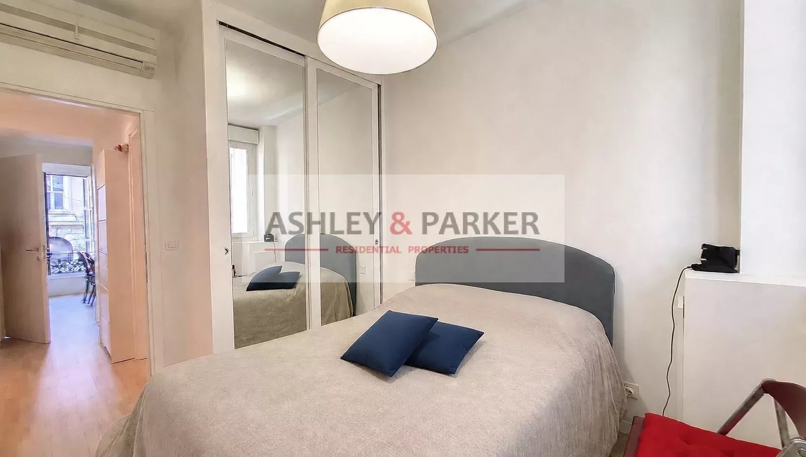 Property photo in Carre d'Or