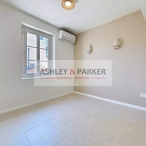 Property in Carre d'Or