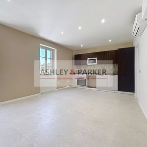 Property in Carre d'Or