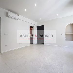 Property in Carre d'Or