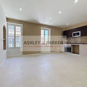 Property in Carre d'Or