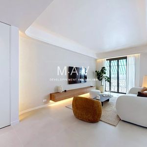 Property in Carre d'Or