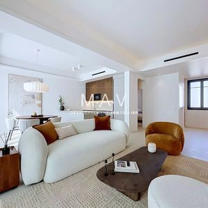 Property in Carre d'Or