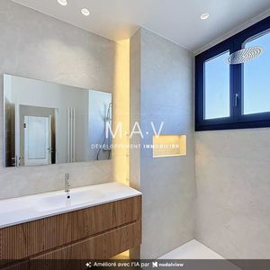 Property in Carre d'Or