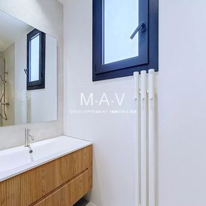 Property in Carre d'Or
