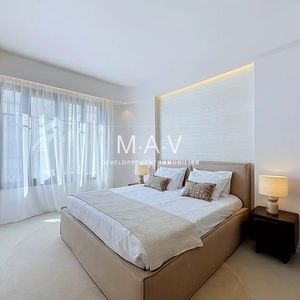 Property in Carre d'Or