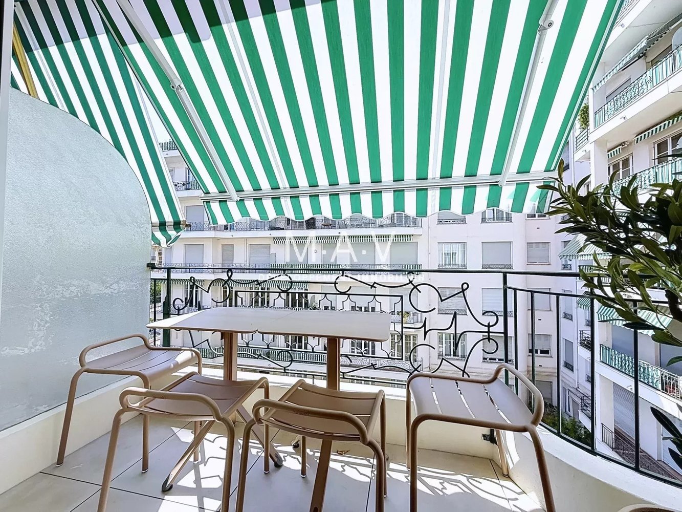 Property photo in Carre d'Or