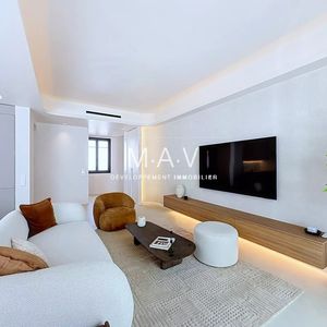 Property in Carre d'Or