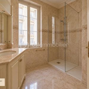 Property in Carre d'Or