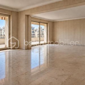 Property in Carre d'Or