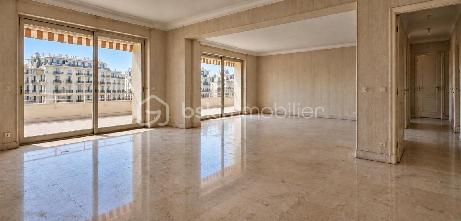 Property photo in Carre d'Or