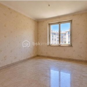 Property in Carre d'Or