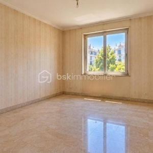 Property in Carre d'Or