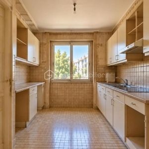 Property in Carre d'Or