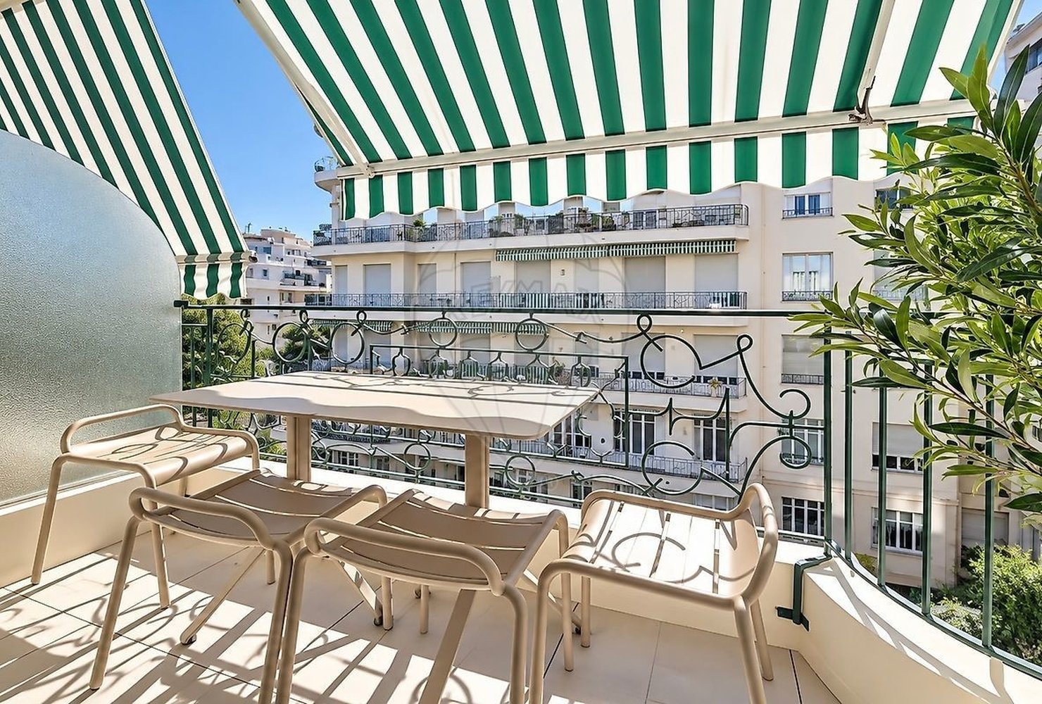 Property photo in Carre d'Or