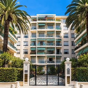 Property in Carre d'Or