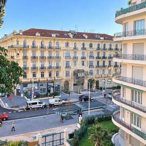 Property in Carre d'Or