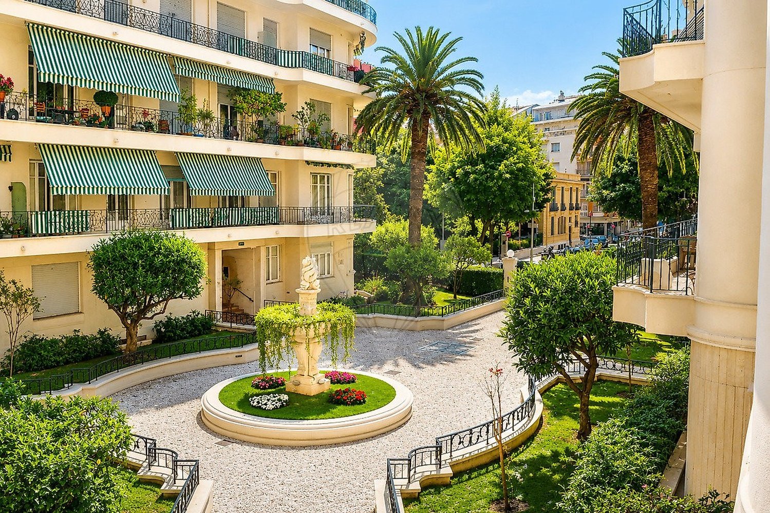 Property photo in Carre d'Or
