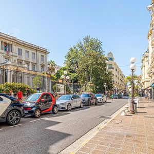Property in Carre d'Or