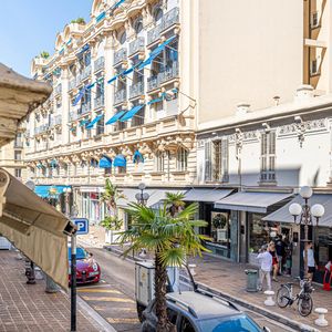 Property in Carre d'Or