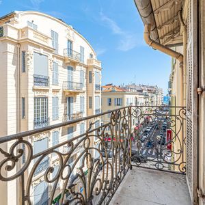 Property in Carre d'Or
