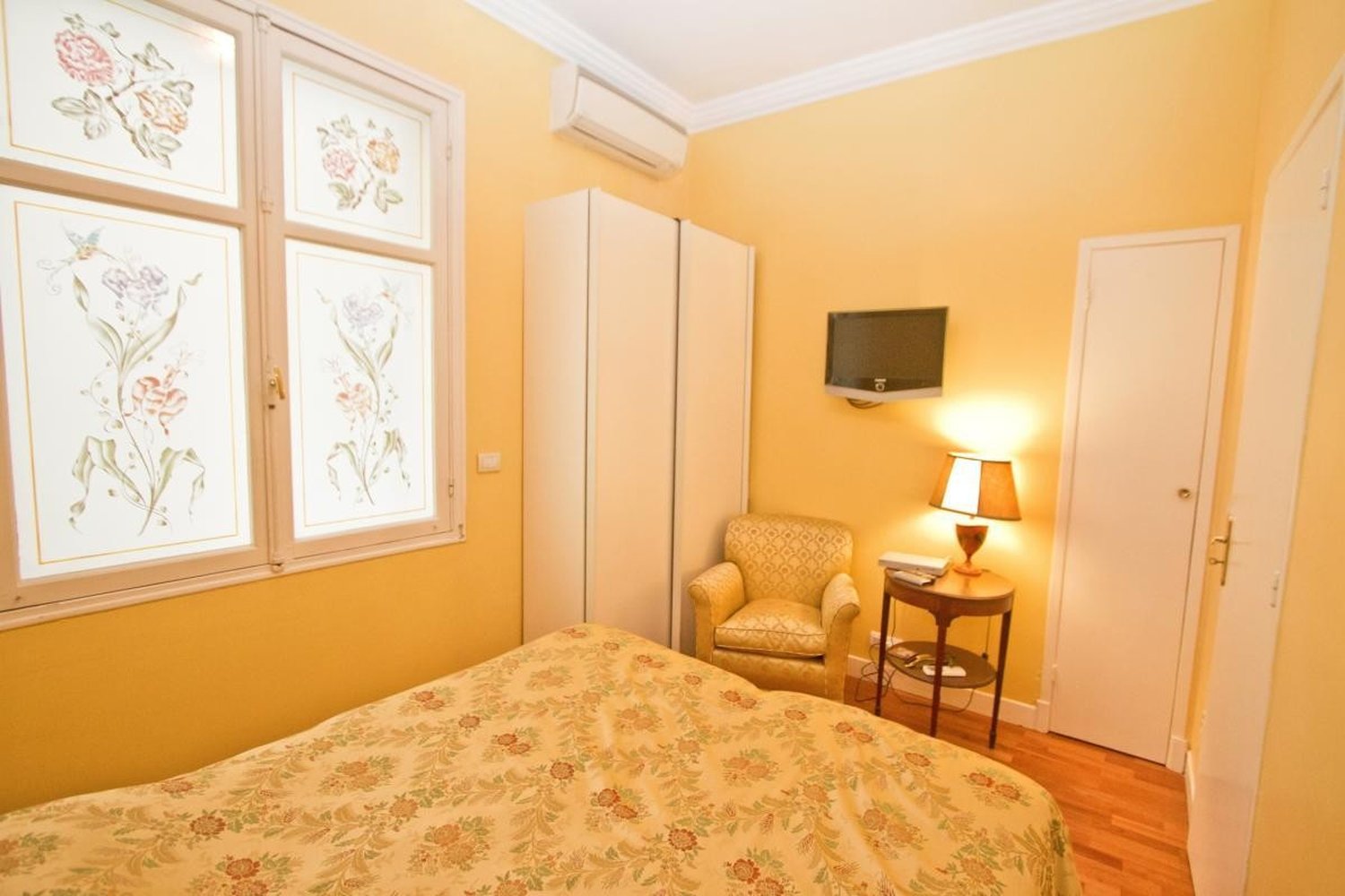 Property photo in Carre d'Or