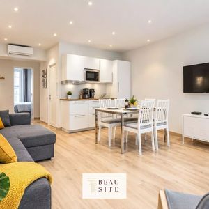 Property in Carre d'Or