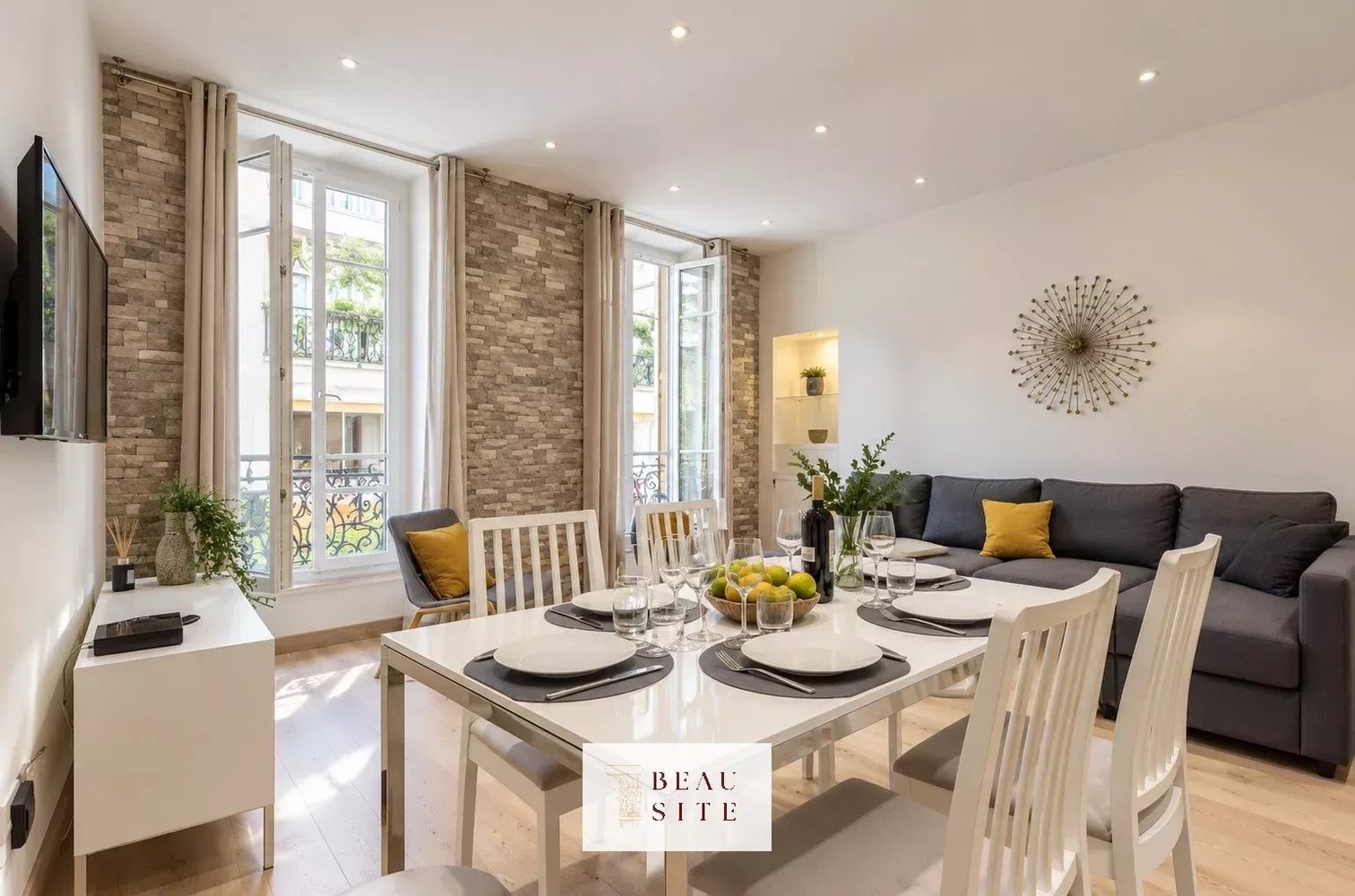 Property photo in Carre d'Or