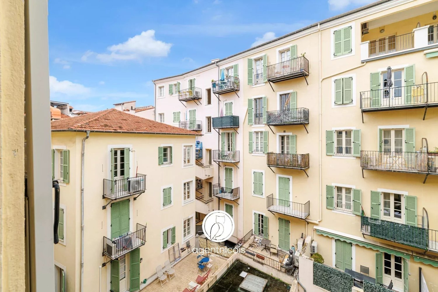 Property photo in Carre d'Or