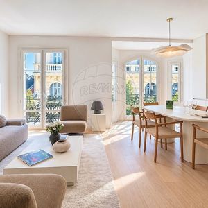 Property in Carre d'Or