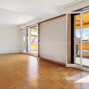 Property in Carre d'Or