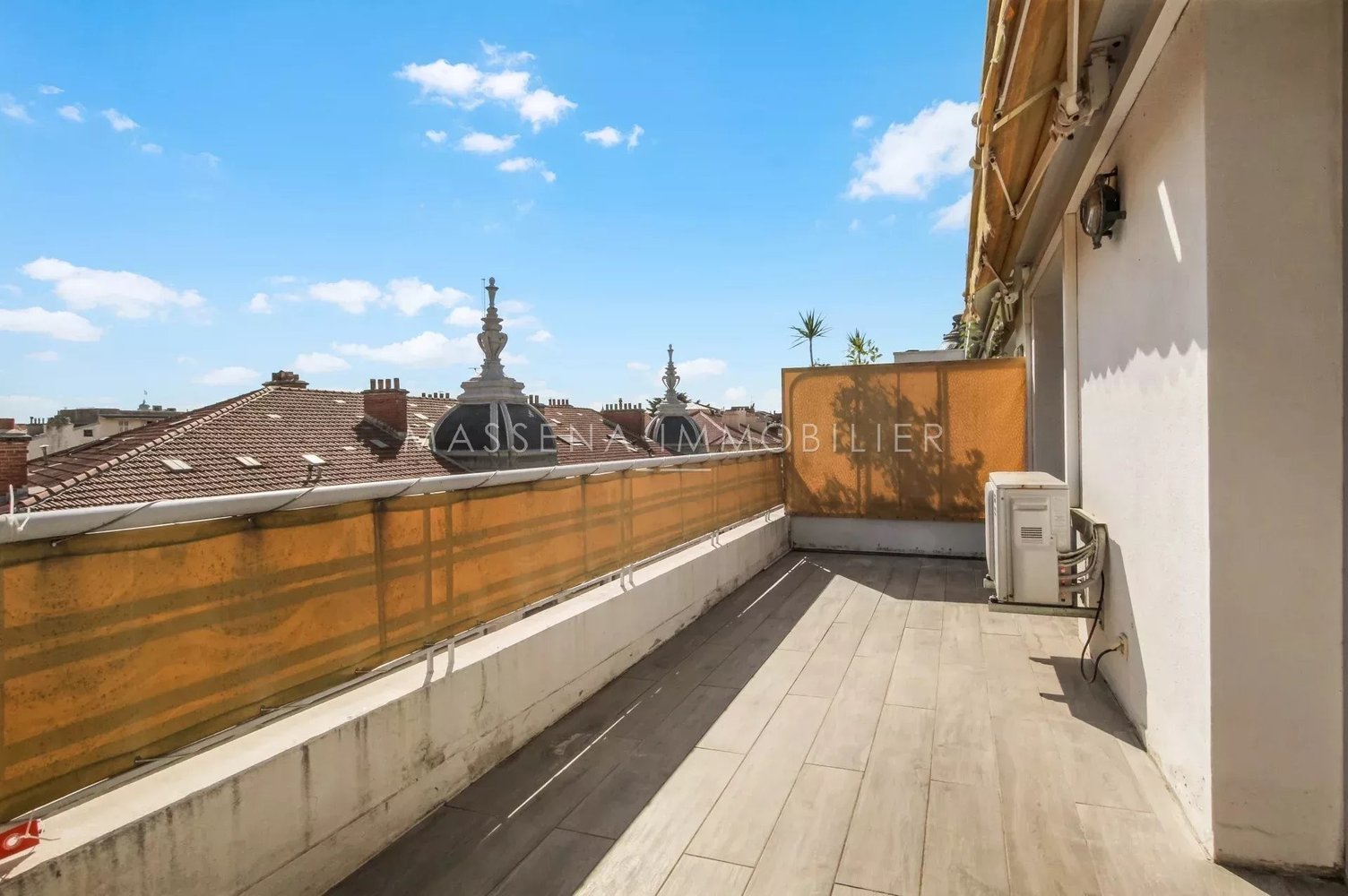 Property photo in Carre d'Or