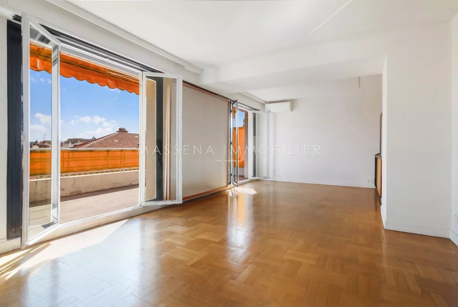 Property photo in Carre d'Or