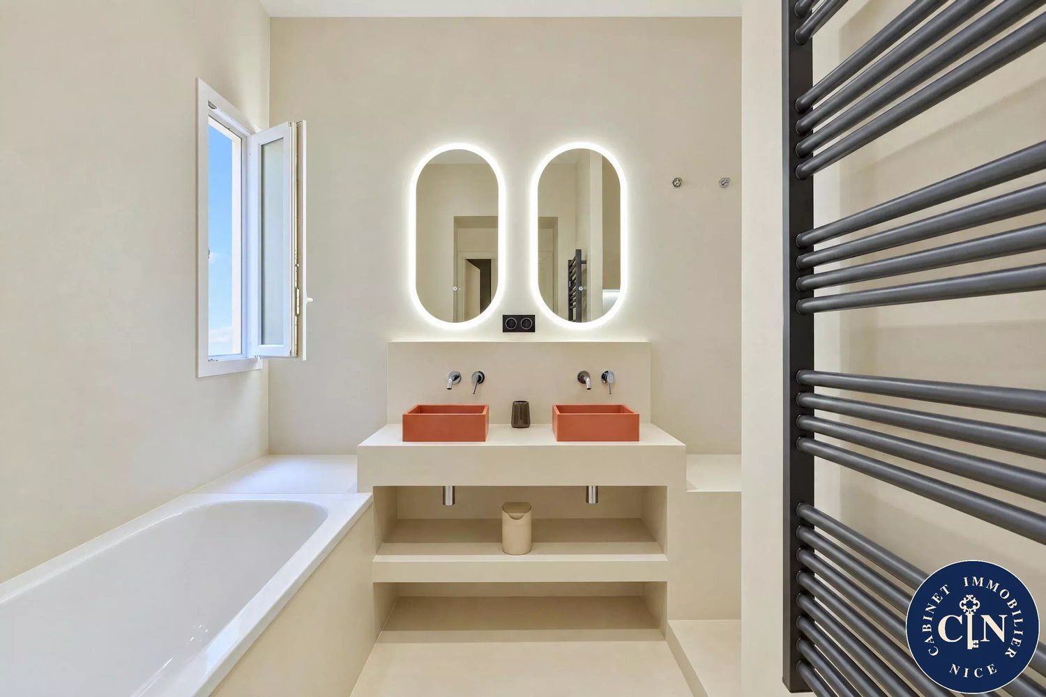 Property photo in Carre d'Or