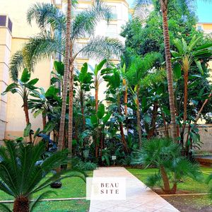 Property in Carre d'Or