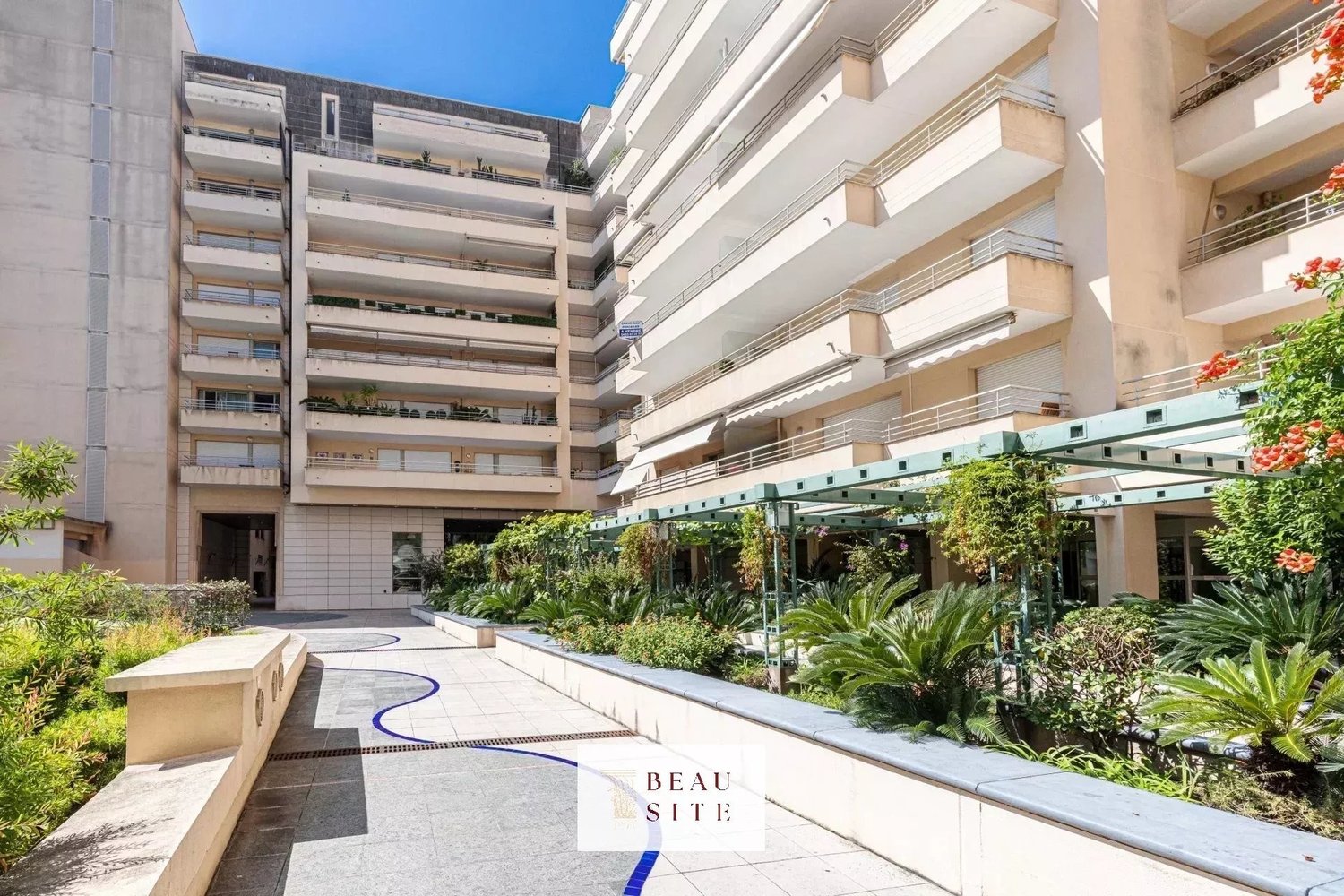 Property photo in Carre d'Or