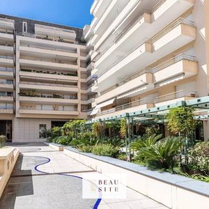 Property in Carre d'Or