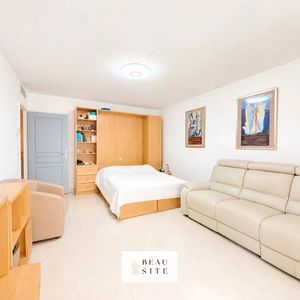 Property in Carre d'Or