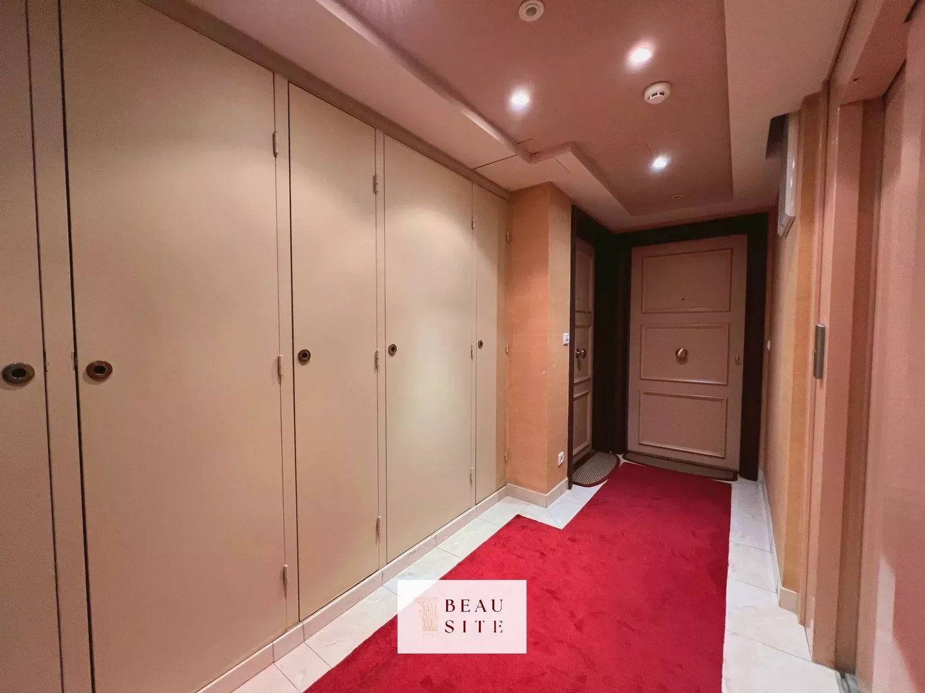 Property photo in Carre d'Or